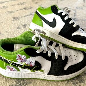 Nike Dunks Low Girl Girls Vine and Flowers size 4y